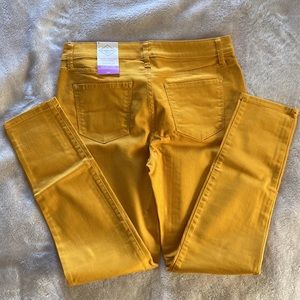St. John’s Bay gold skinny jeans